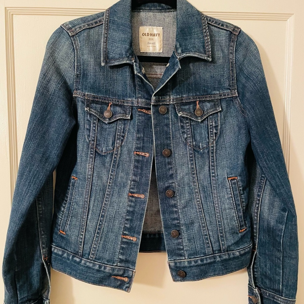 Old Navy Classic Blue jean Women’s Size Small button up jacket.